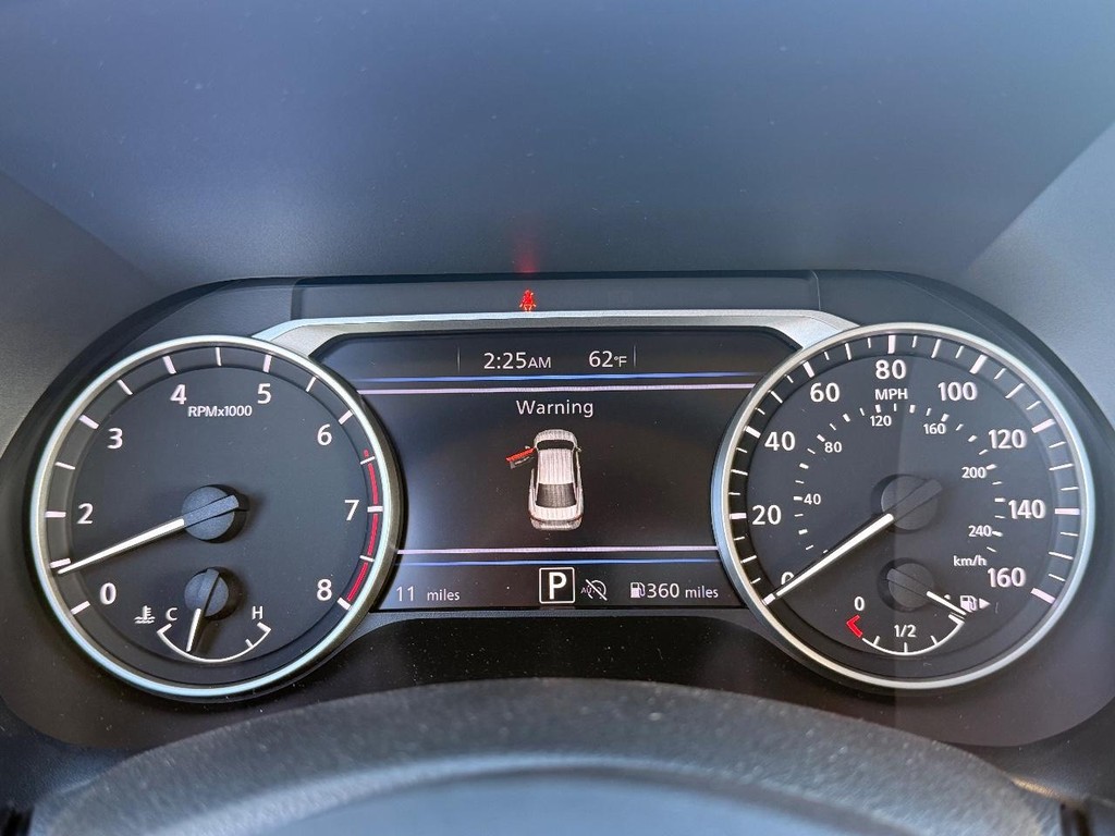 Nissan Sentra Vehicle Full-screen Gallery Image 11