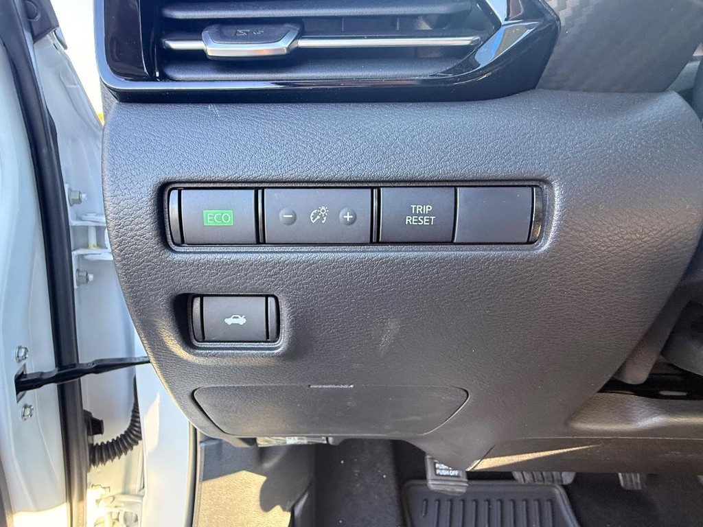 Nissan Sentra Vehicle Full-screen Gallery Image 12