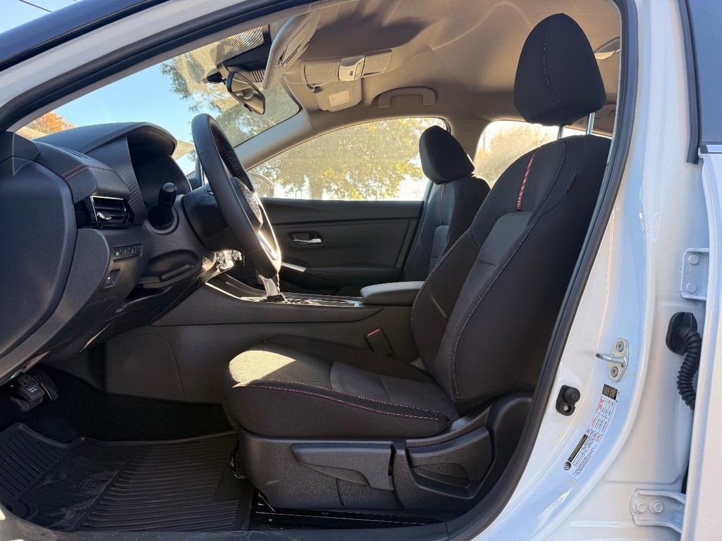 Nissan Sentra Vehicle Full-screen Gallery Image 13