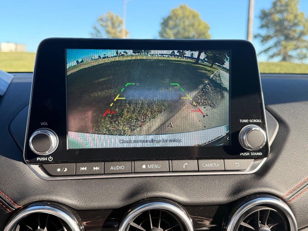 Nissan Sentra Vehicle Full-screen Gallery Image 15