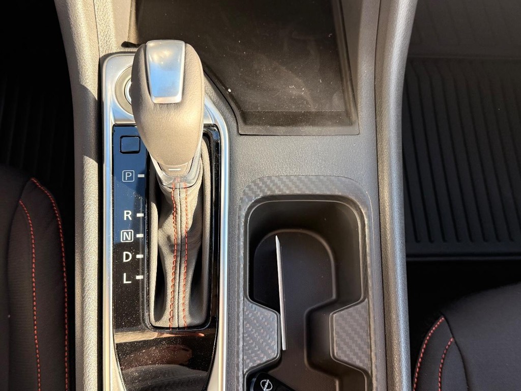 Nissan Sentra Vehicle Full-screen Gallery Image 19