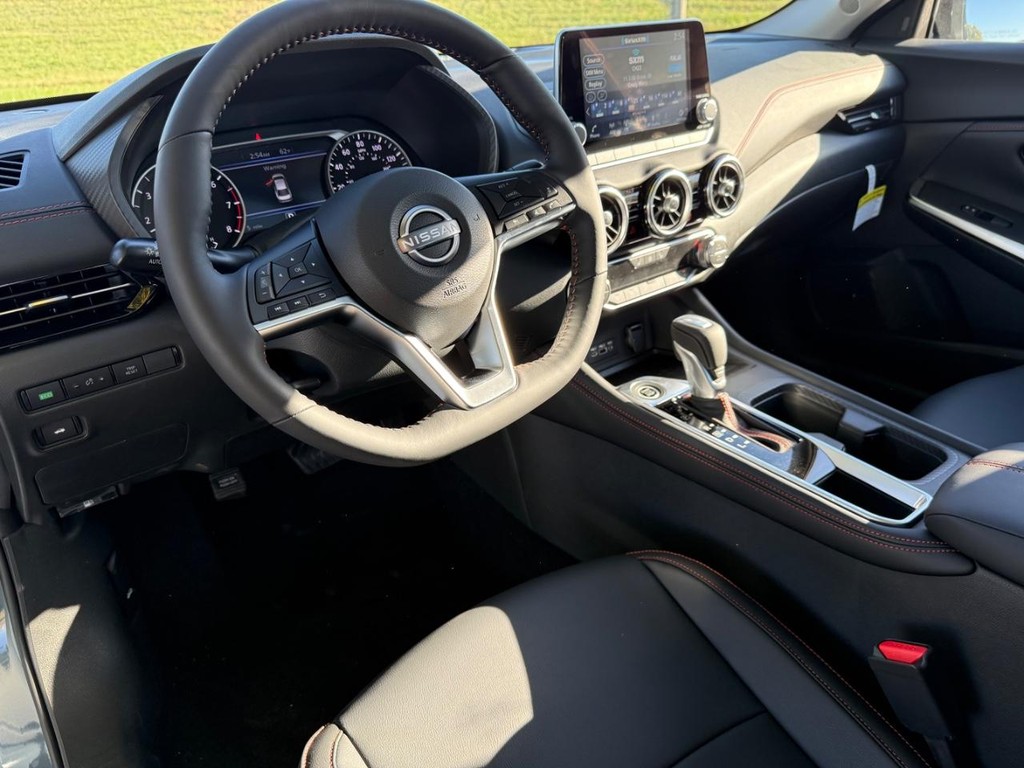 Nissan Sentra Vehicle Full-screen Gallery Image 16