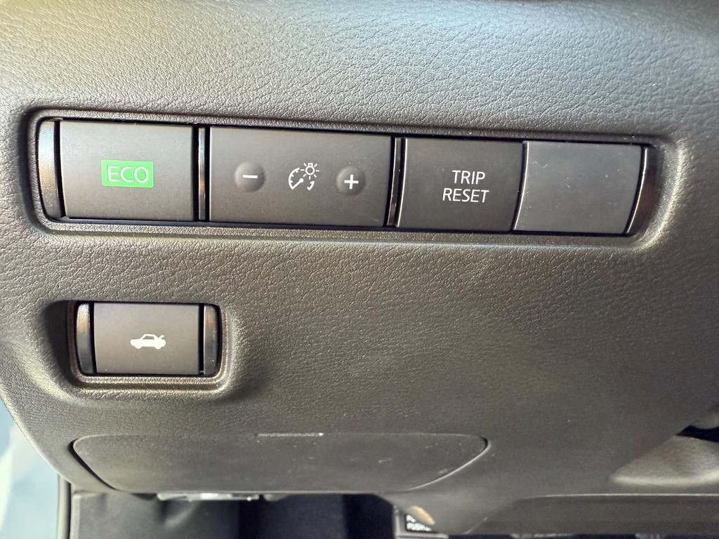 Nissan Sentra Vehicle Full-screen Gallery Image 17