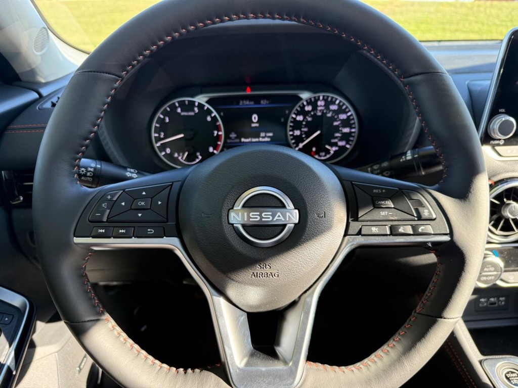 Nissan Sentra Vehicle Full-screen Gallery Image 18