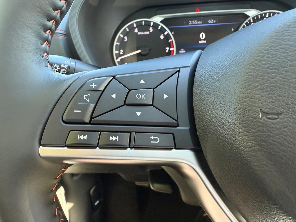 Nissan Sentra Vehicle Full-screen Gallery Image 19