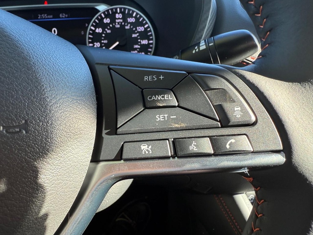 Nissan Sentra Vehicle Full-screen Gallery Image 20