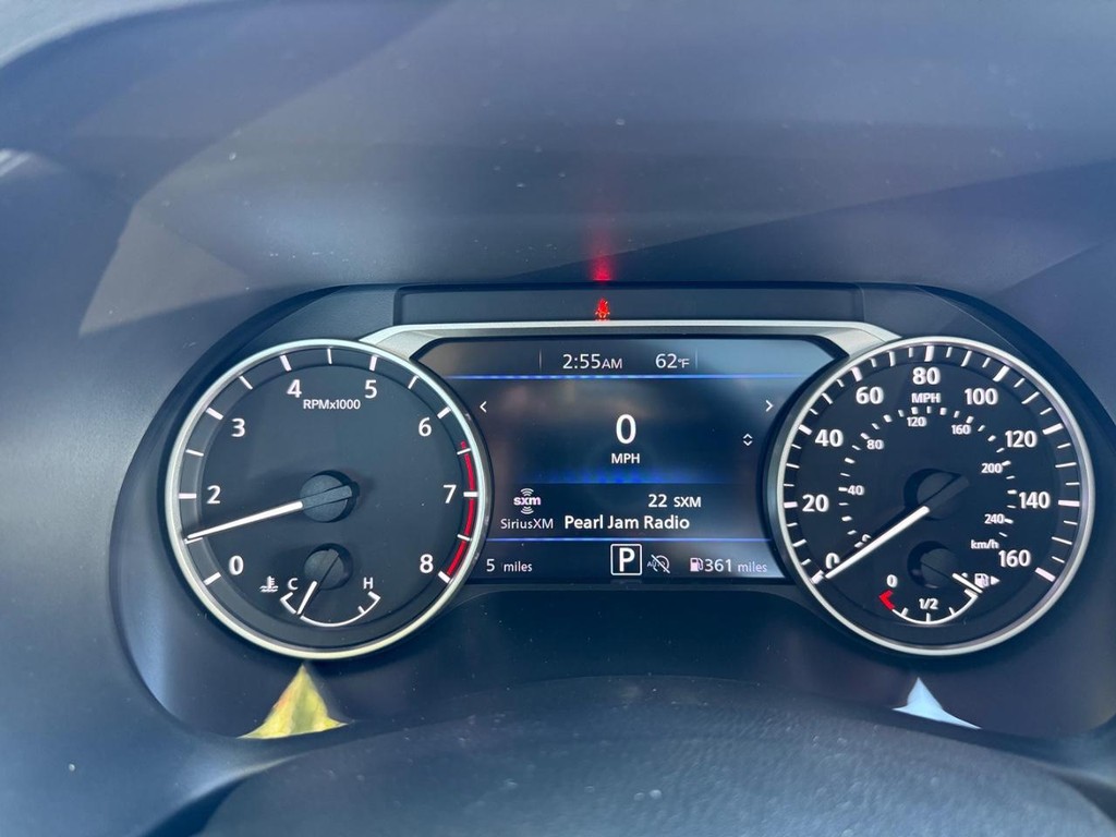 Nissan Sentra Vehicle Full-screen Gallery Image 21