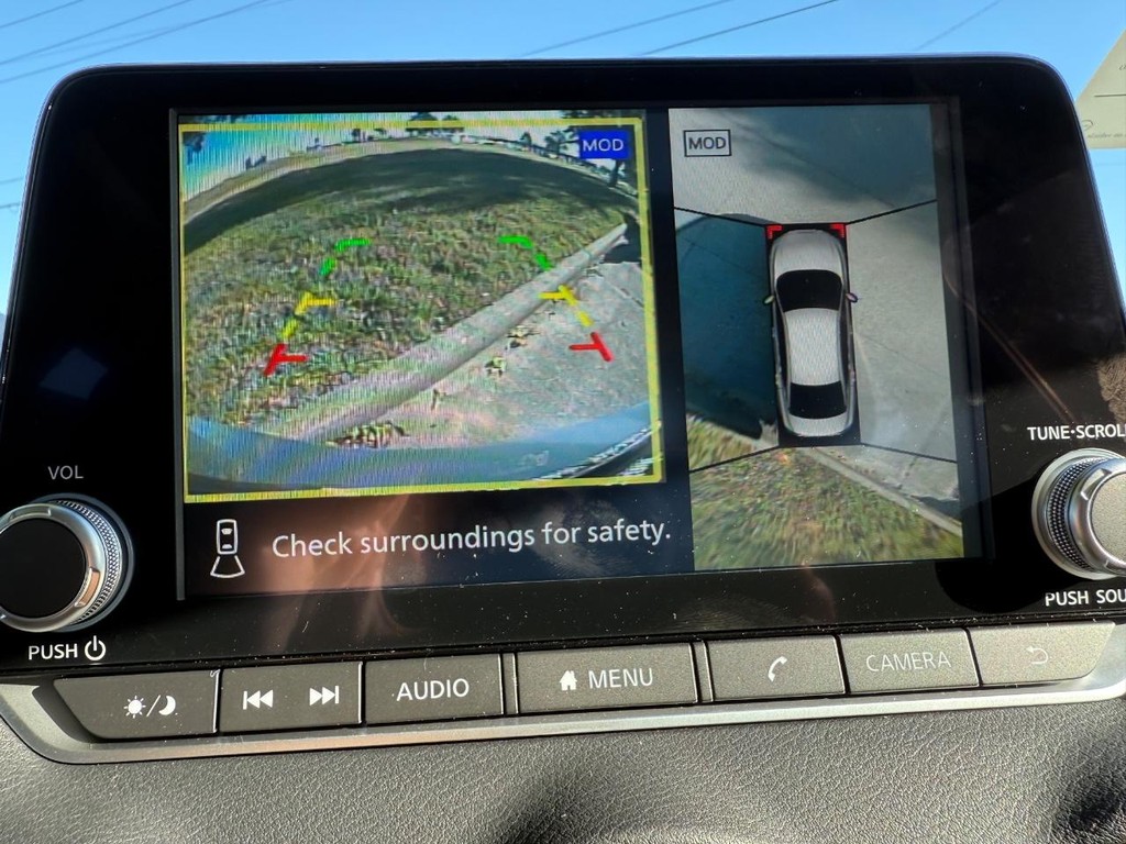 Nissan Sentra Vehicle Full-screen Gallery Image 22