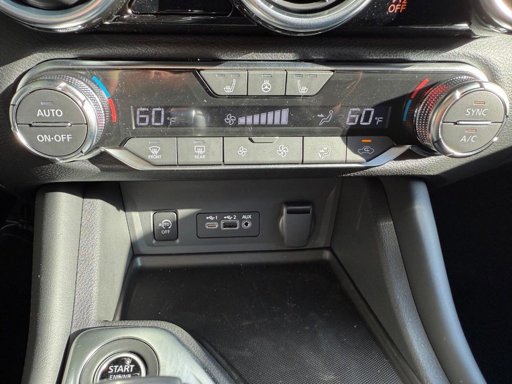 Nissan Sentra Vehicle Full-screen Gallery Image 24