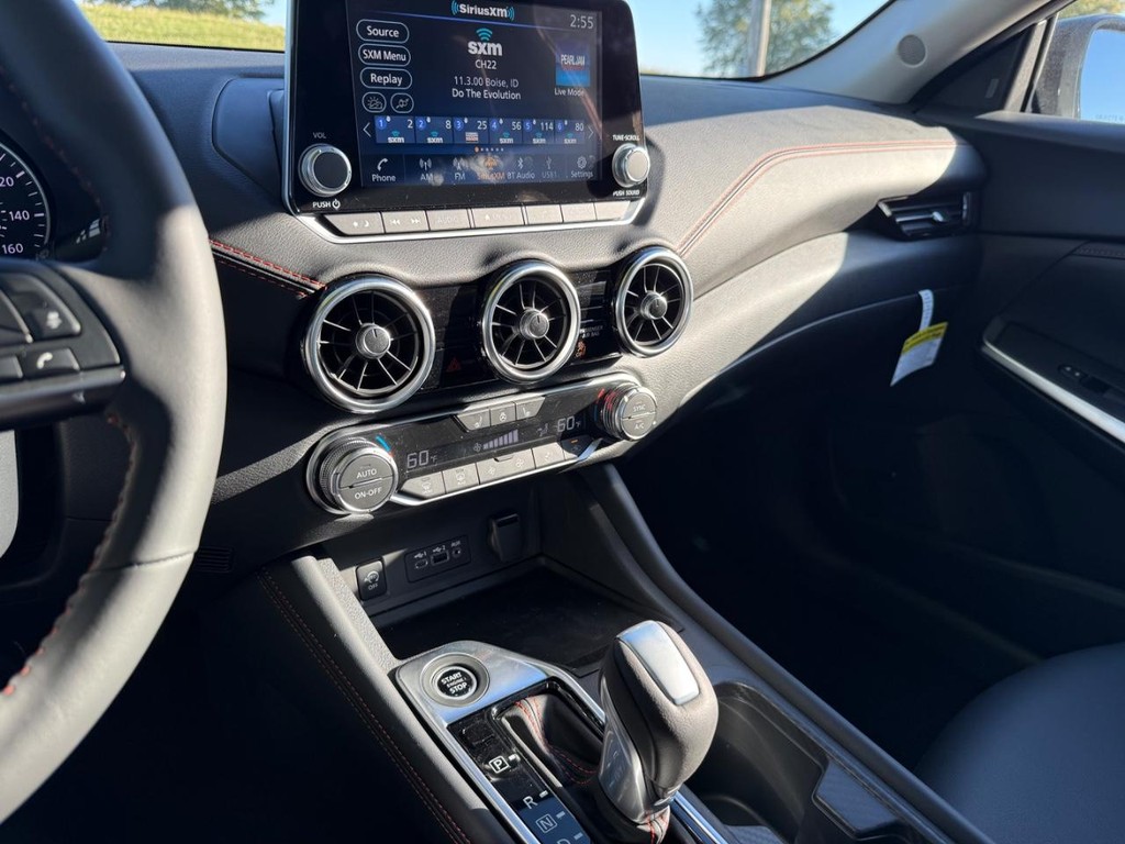 Nissan Sentra Vehicle Full-screen Gallery Image 26