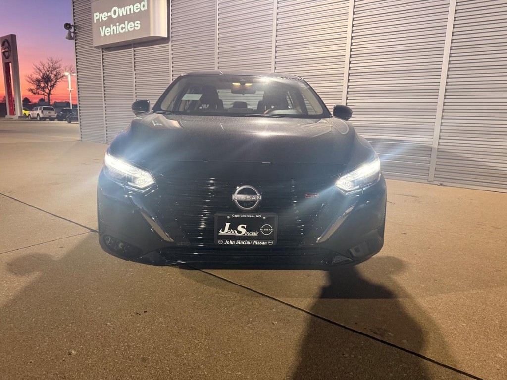 Nissan Sentra Vehicle Full-screen Gallery Image 02