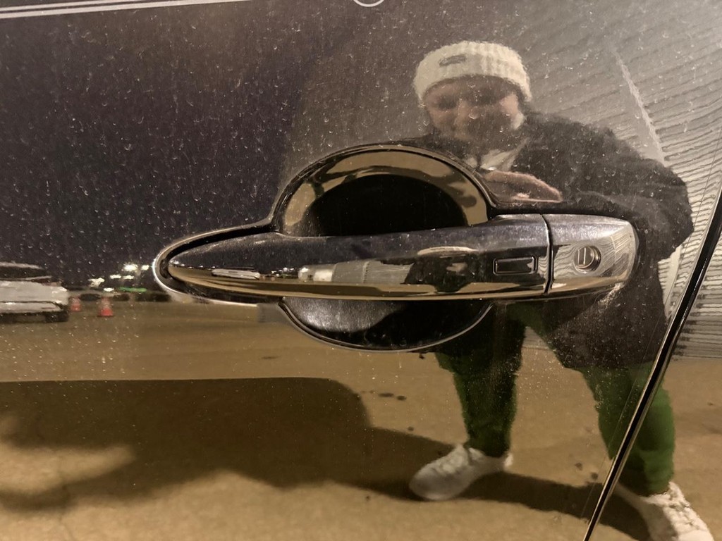 Nissan Sentra Vehicle Full-screen Gallery Image 06