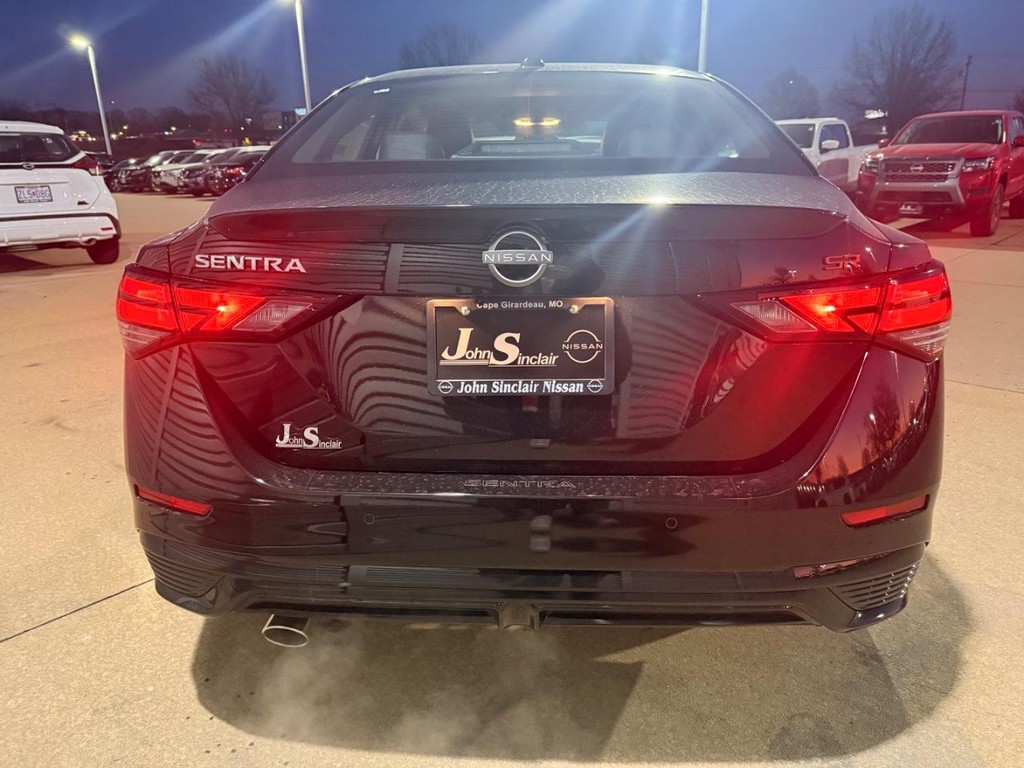 Nissan Sentra Vehicle Full-screen Gallery Image 07