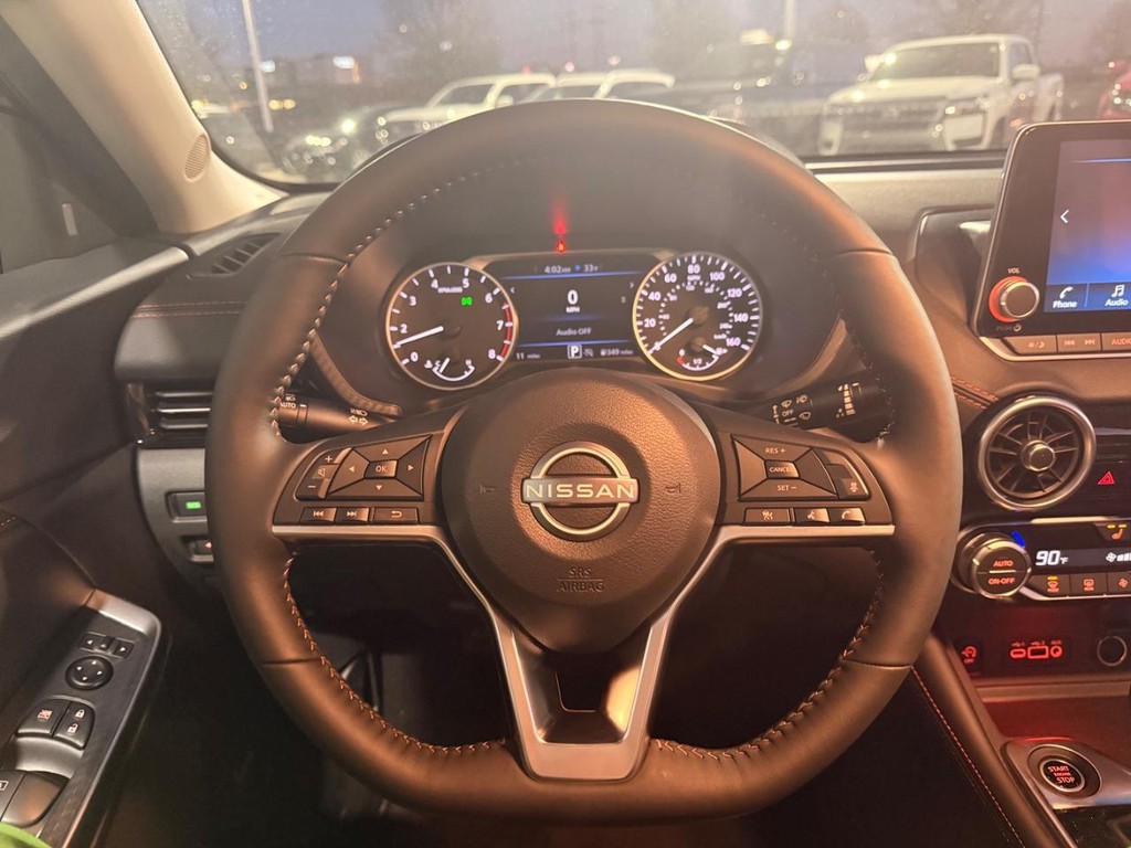 Nissan Sentra Vehicle Full-screen Gallery Image 08