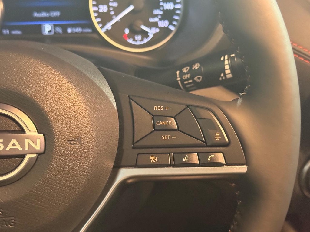 Nissan Sentra Vehicle Full-screen Gallery Image 09