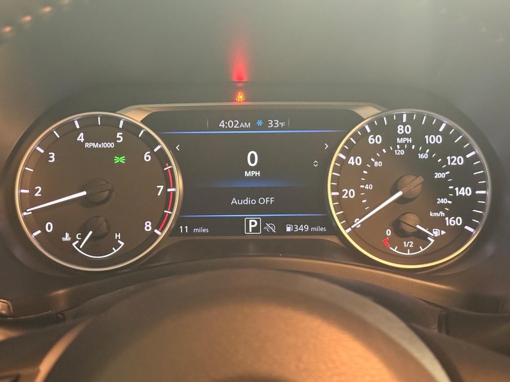 Nissan Sentra Vehicle Full-screen Gallery Image 12