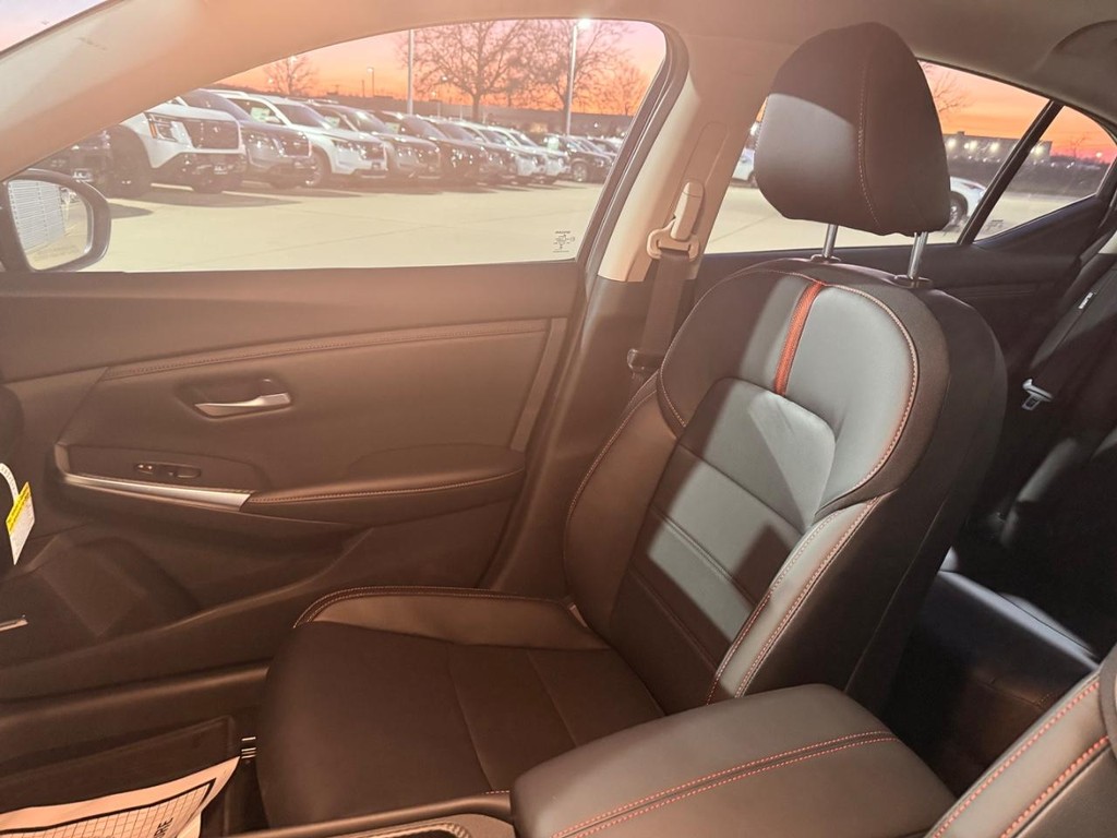 Nissan Sentra Vehicle Full-screen Gallery Image 13