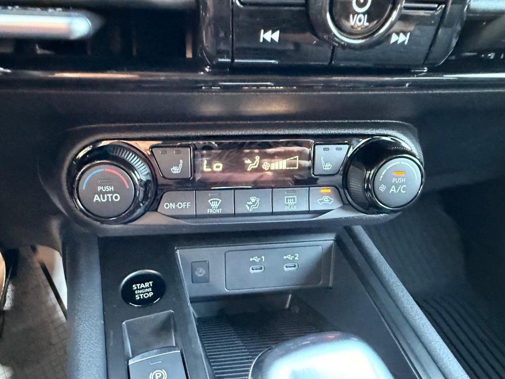 Nissan Kicks Vehicle Full-screen Gallery Image 07