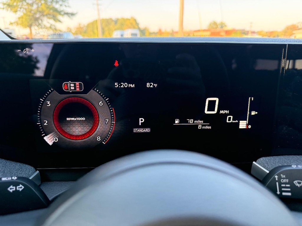 Nissan Kicks Vehicle Full-screen Gallery Image 09