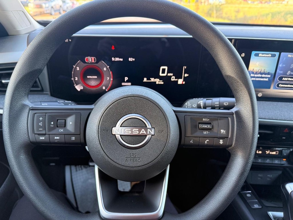 Nissan Kicks Vehicle Full-screen Gallery Image 10