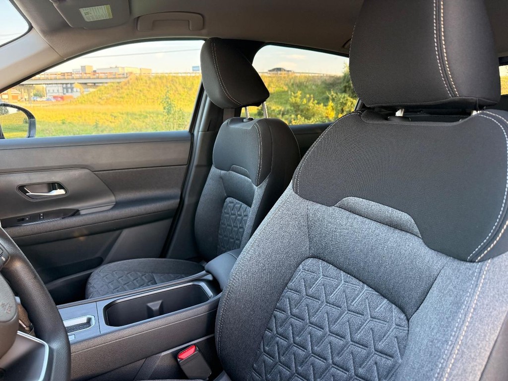 Nissan Kicks Vehicle Full-screen Gallery Image 11