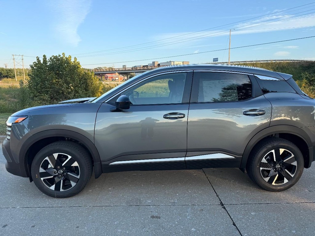 Nissan Kicks Vehicle Full-screen Gallery Image 20