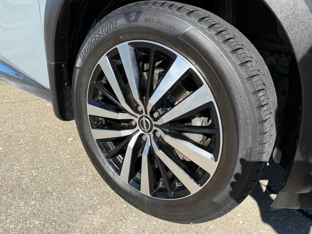 Nissan Pathfinder Vehicle Full-screen Gallery Image 05