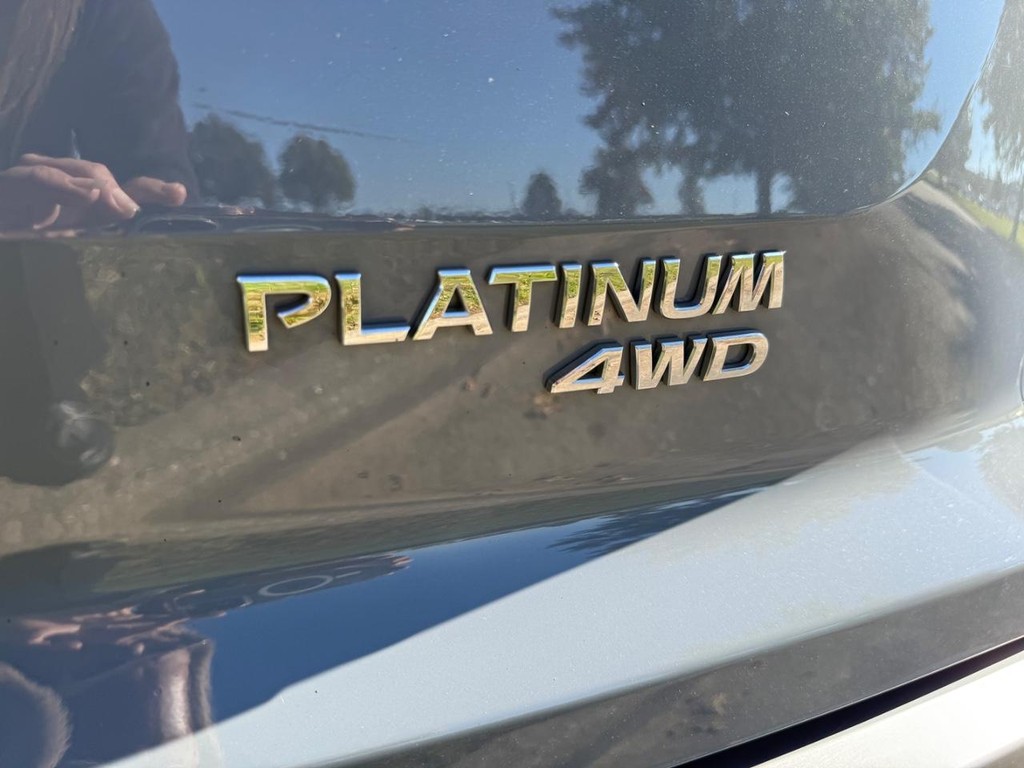 Nissan Pathfinder Vehicle Full-screen Gallery Image 07