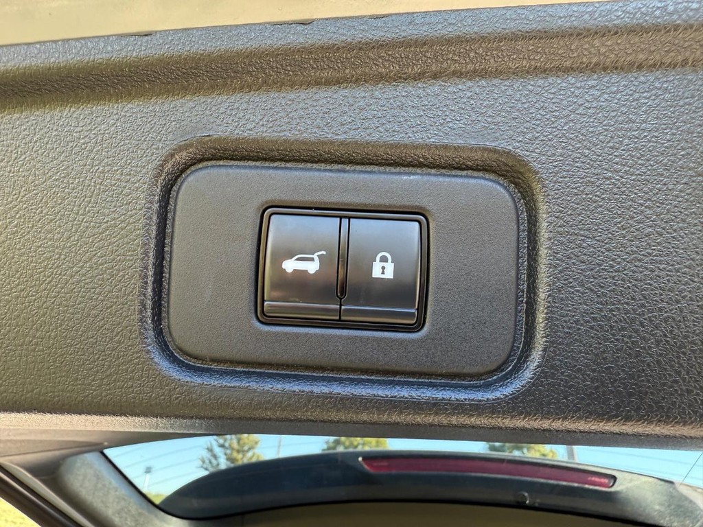 Nissan Pathfinder Vehicle Full-screen Gallery Image 09