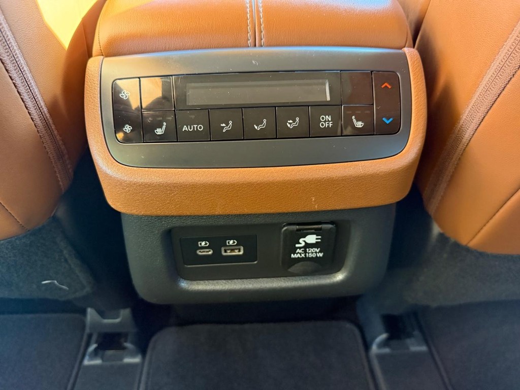 Nissan Pathfinder Vehicle Full-screen Gallery Image 13