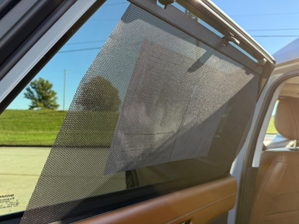 Nissan Pathfinder Vehicle Full-screen Gallery Image 14