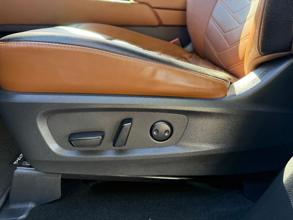 Nissan Pathfinder Vehicle Full-screen Gallery Image 18