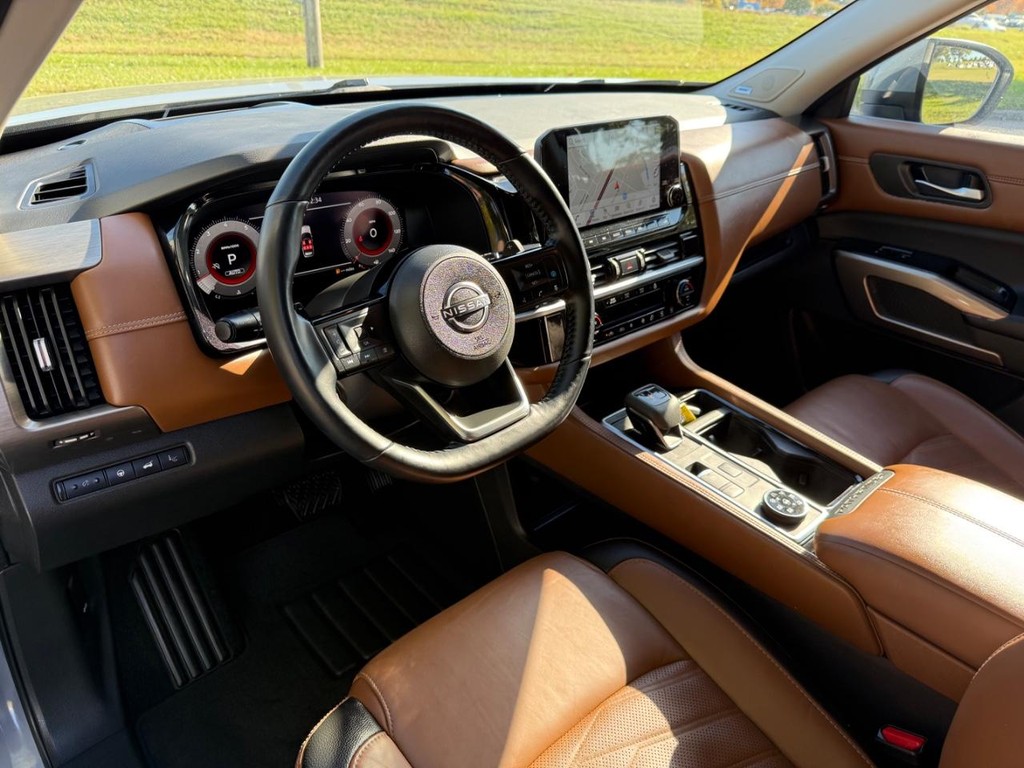 Nissan Pathfinder Vehicle Full-screen Gallery Image 20