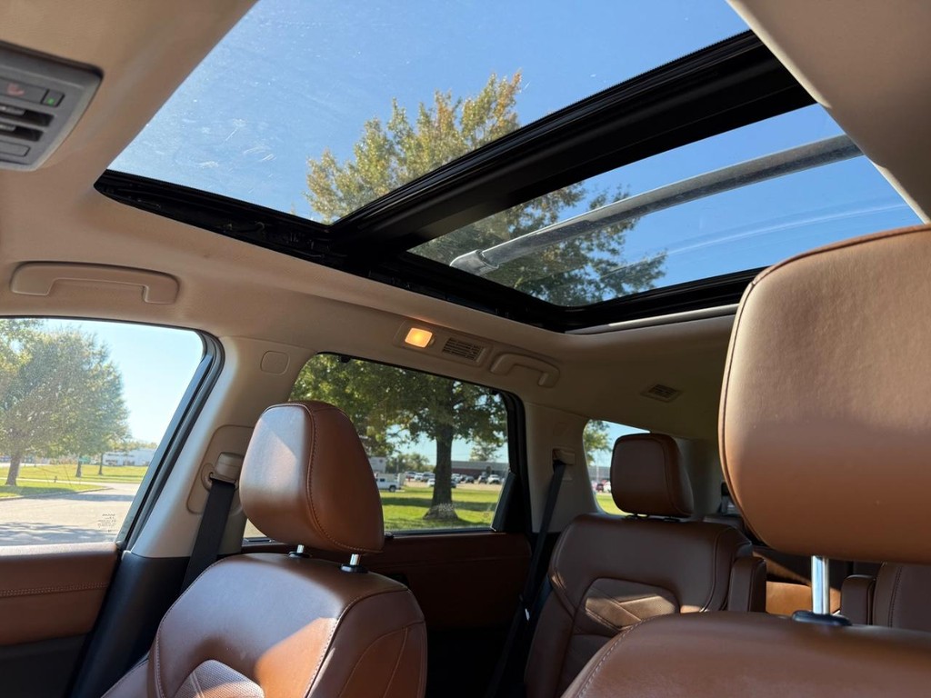 Nissan Pathfinder Vehicle Full-screen Gallery Image 21