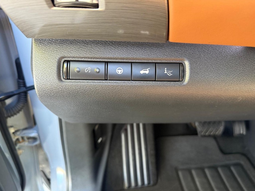 Nissan Pathfinder Vehicle Full-screen Gallery Image 22