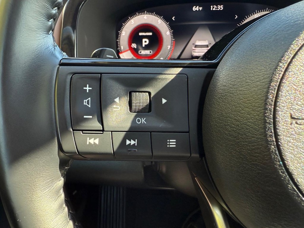 Nissan Pathfinder Vehicle Full-screen Gallery Image 24