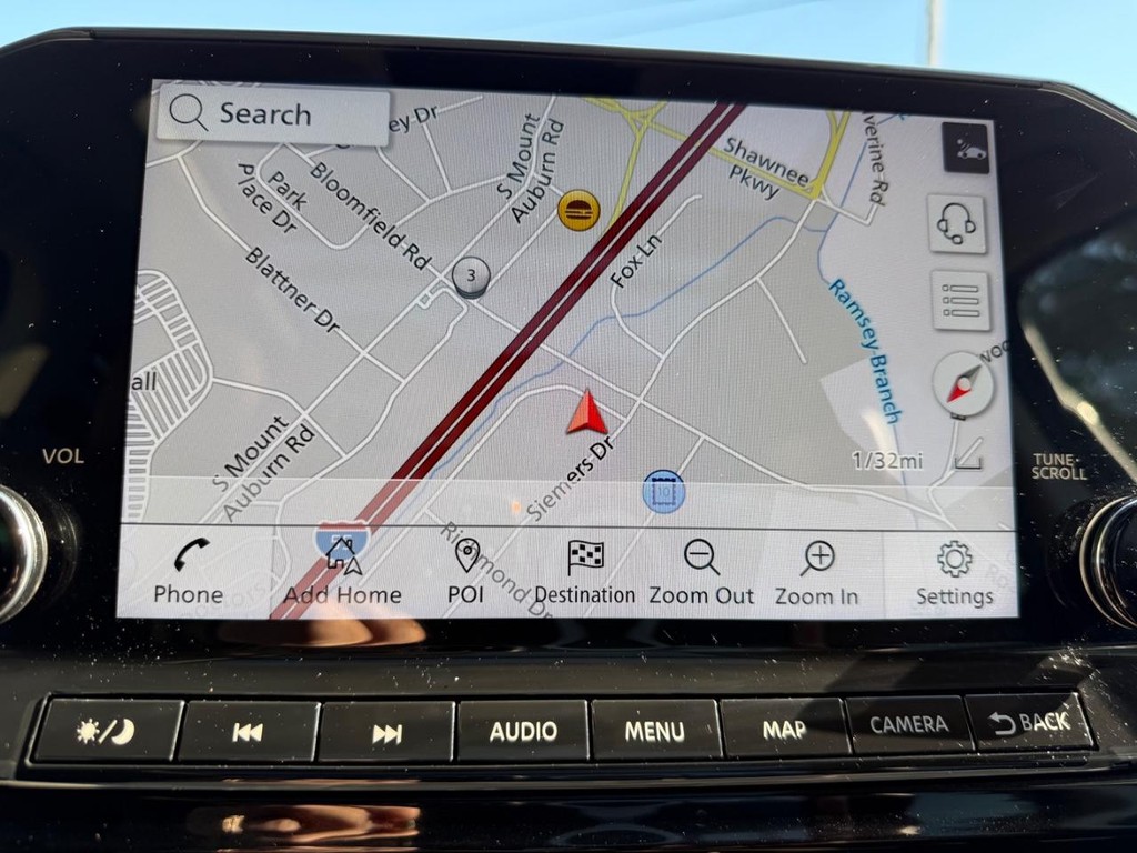 Nissan Pathfinder Vehicle Full-screen Gallery Image 27