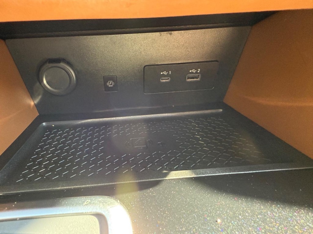 Nissan Pathfinder Vehicle Full-screen Gallery Image 31