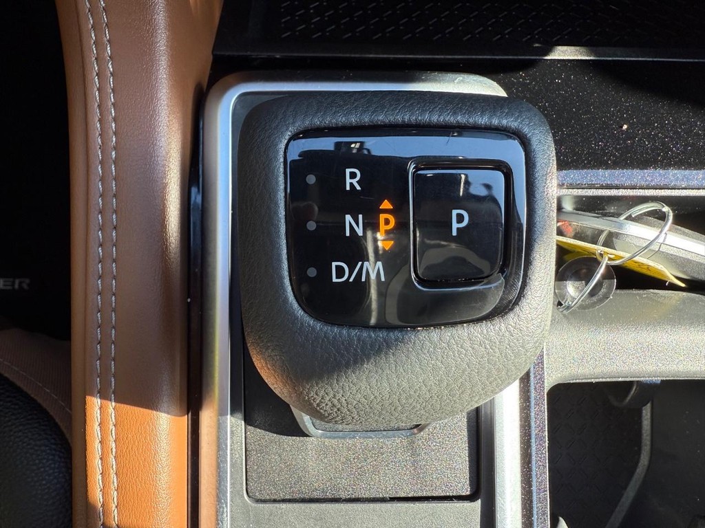 Nissan Pathfinder Vehicle Full-screen Gallery Image 32