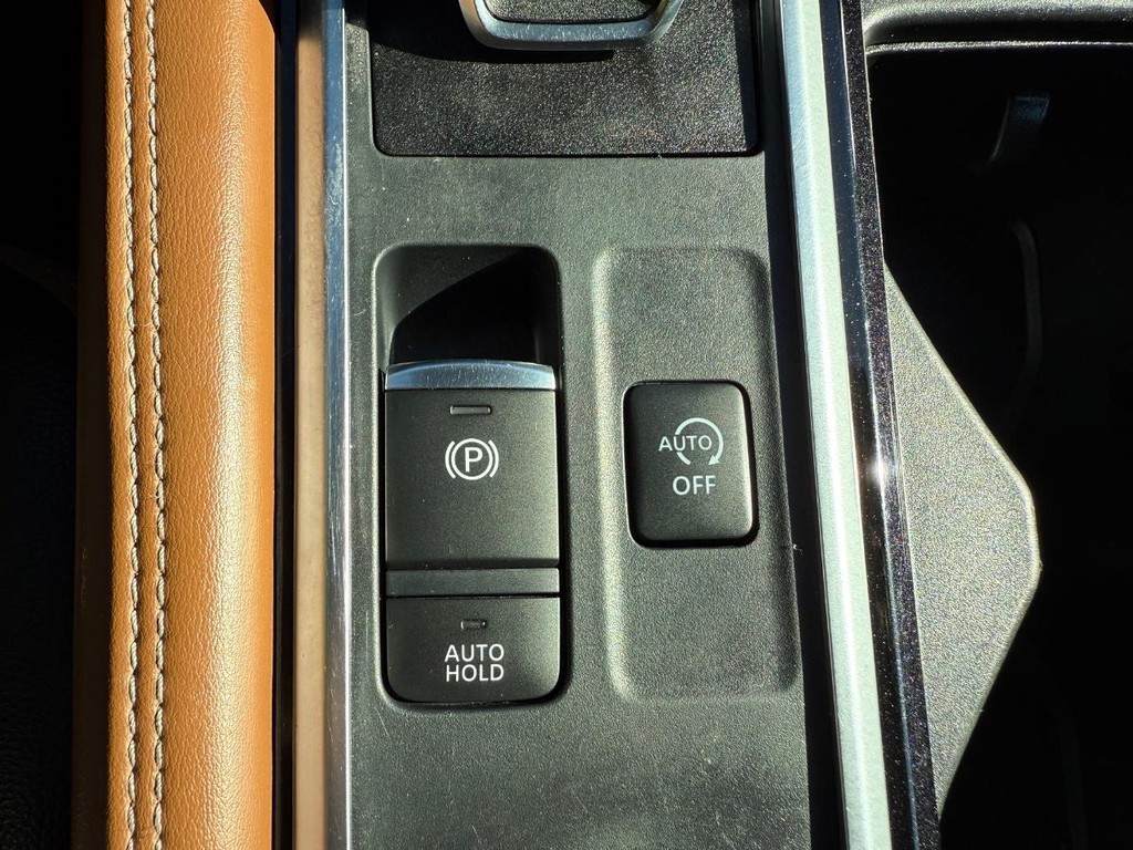 Nissan Pathfinder Vehicle Full-screen Gallery Image 33