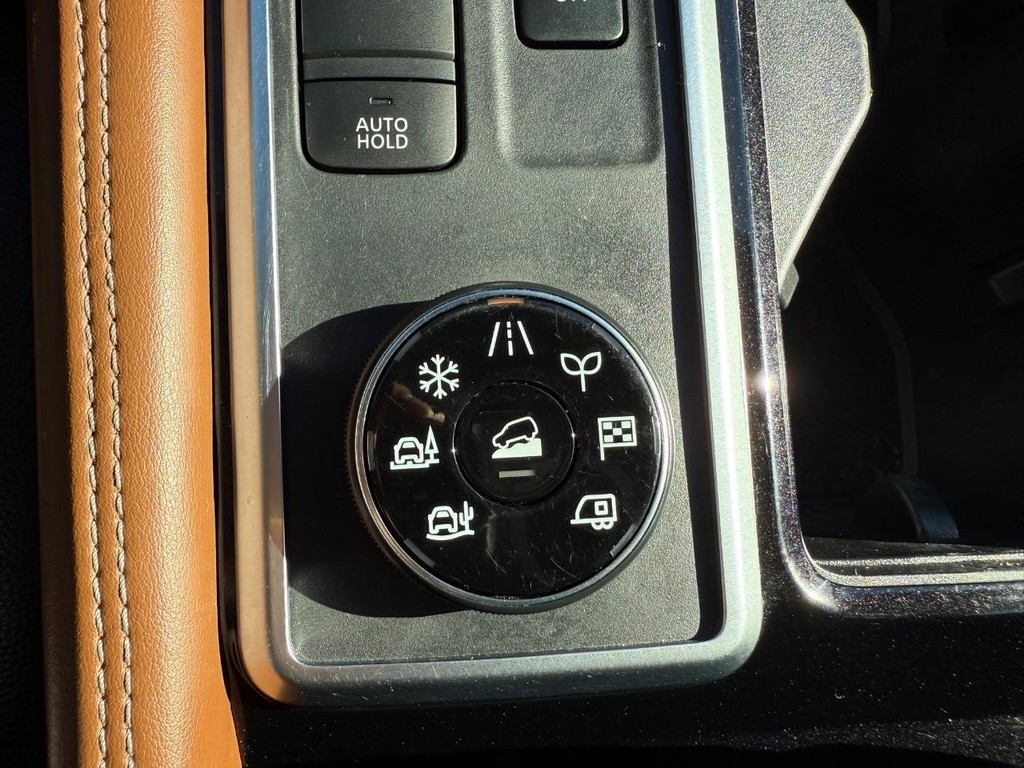 Nissan Pathfinder Vehicle Full-screen Gallery Image 34