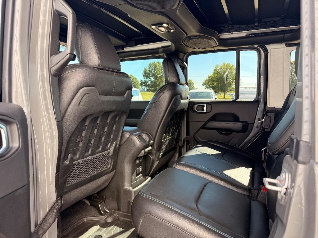 Jeep Wrangler 4xe Vehicle Full-screen Gallery Image 18