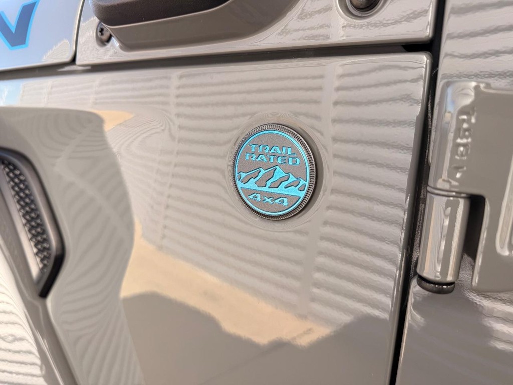 Jeep Wrangler 4xe Vehicle Full-screen Gallery Image 23