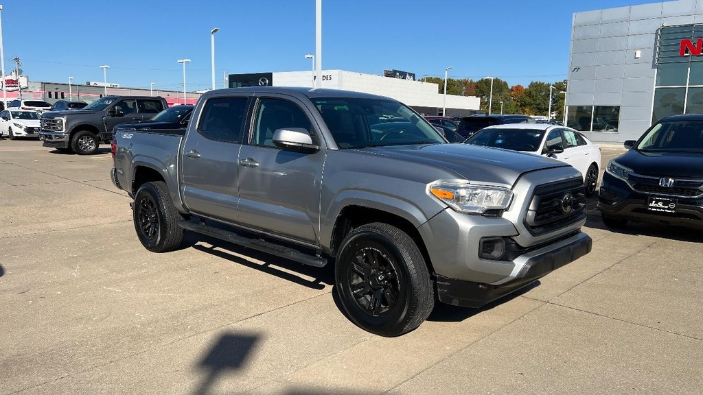 Toyota Tacoma 2WD Vehicle Full-screen Gallery Image 02