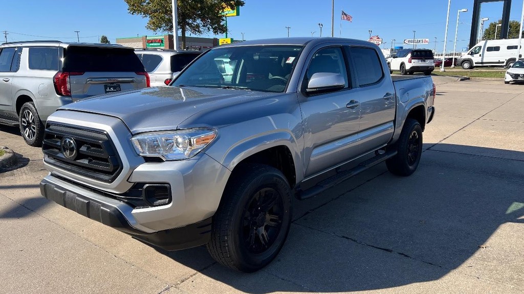 Toyota Tacoma 2WD Vehicle Full-screen Gallery Image 06
