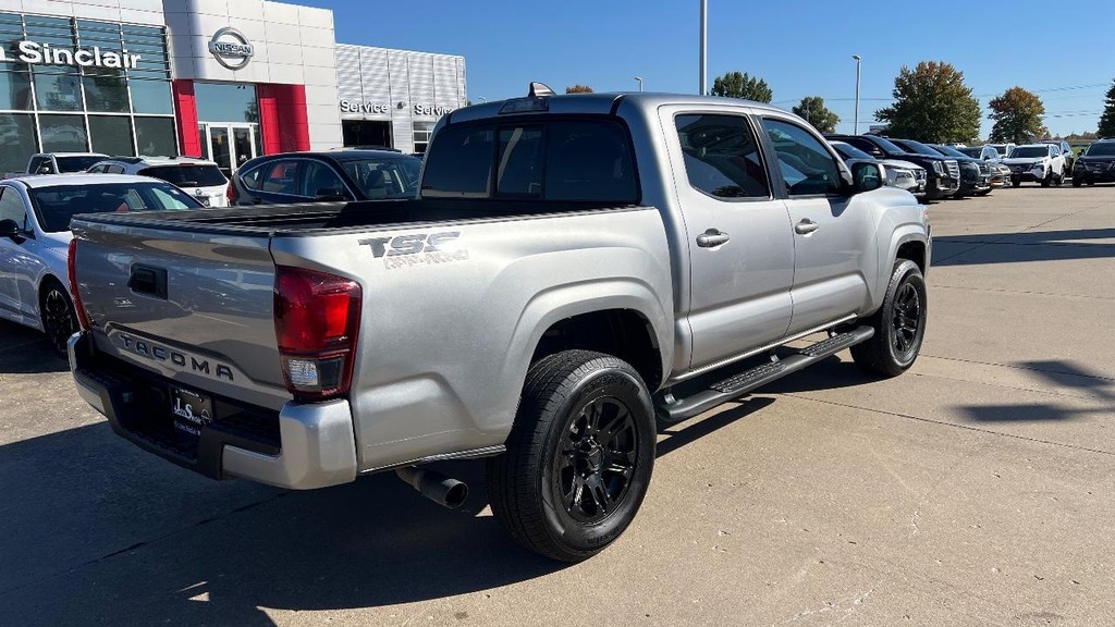 Toyota Tacoma 2WD Vehicle Full-screen Gallery Image 08