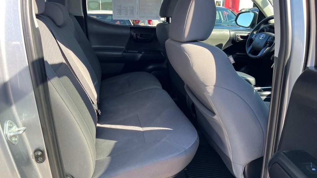 Toyota Tacoma 2WD Vehicle Full-screen Gallery Image 13