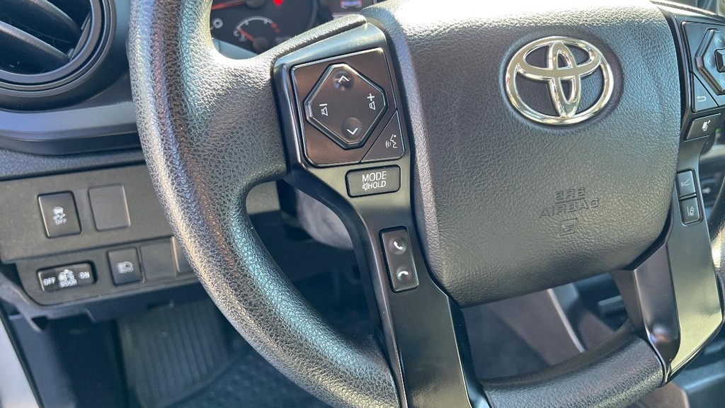 Toyota Tacoma 2WD Vehicle Full-screen Gallery Image 27