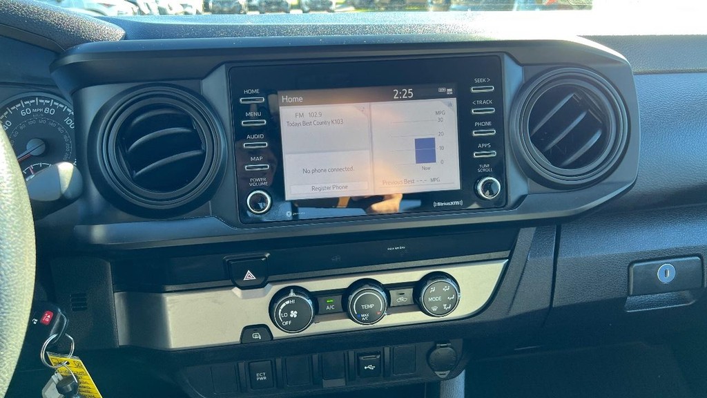 Toyota Tacoma 2WD Vehicle Full-screen Gallery Image 30