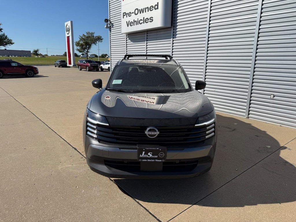 Nissan Kicks Vehicle Full-screen Gallery Image 02